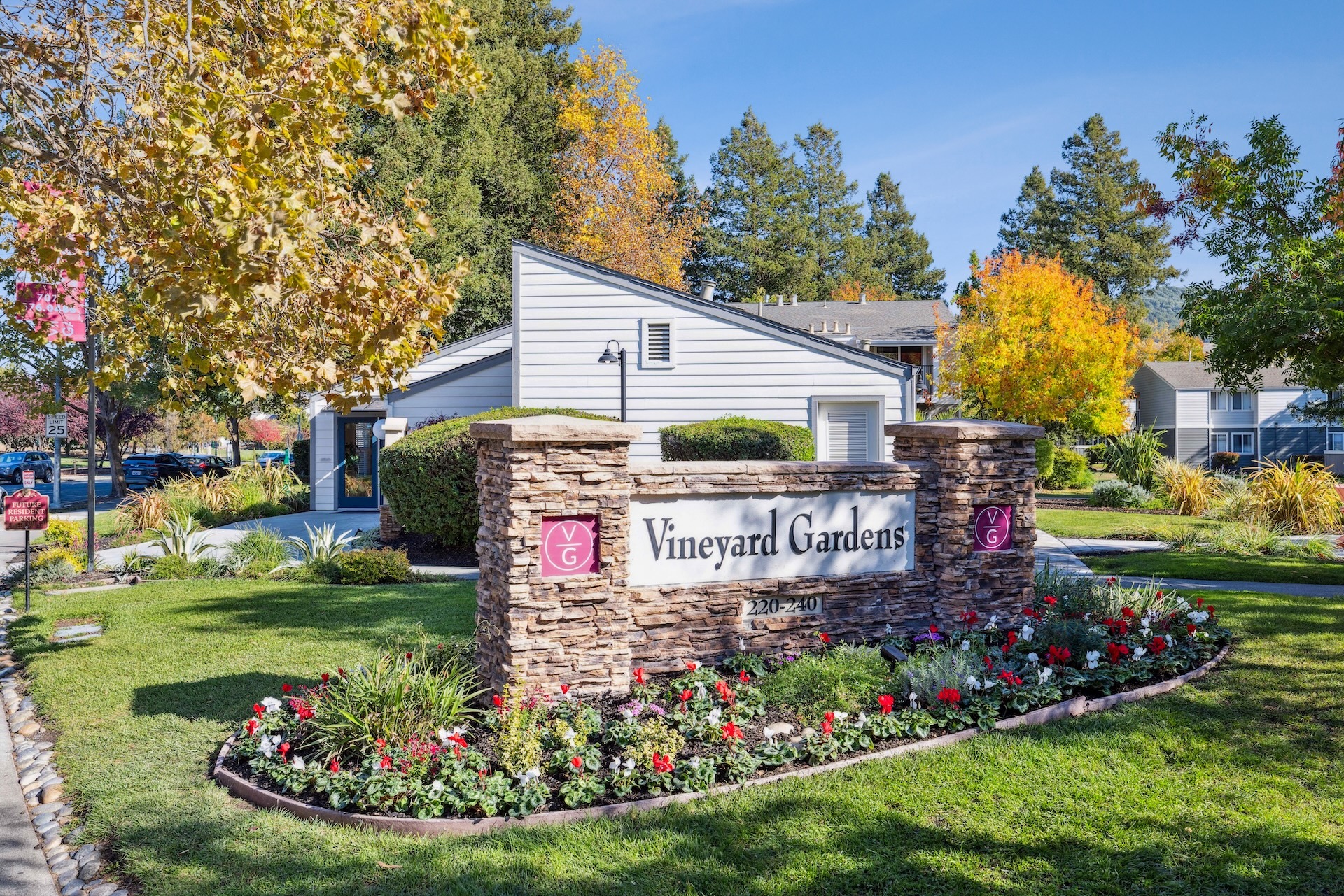 Vineyard Gardens Apartments photo 5